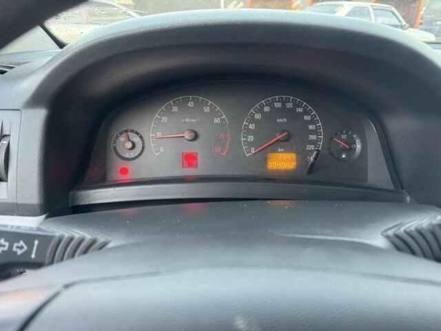 Синій Опель Вектра, об'ємом двигуна 1.8 л та пробігом 395 тис. км за 2250 $, фото 7 на Automoto.ua