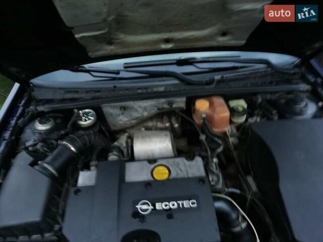 Синий Опель Вектра, объемом двигателя 2 л и пробегом 200 тыс. км за 3000 $, фото 1 на Automoto.ua