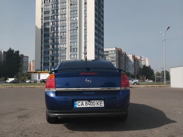 Синий Опель Вектра, объемом двигателя 2.2 л и пробегом 321 тыс. км за 4400 $, фото 2 на Automoto.ua