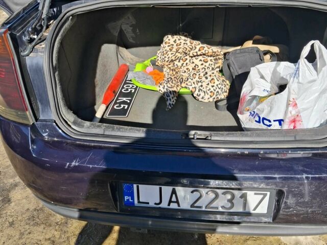 Синий Опель Вектра, объемом двигателя 2 л и пробегом 370 тыс. км за 1950 $, фото 5 на Automoto.ua