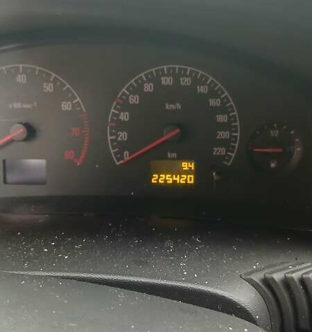 Синий Опель Вектра, объемом двигателя 2.2 л и пробегом 225 тыс. км за 3600 $, фото 13 на Automoto.ua