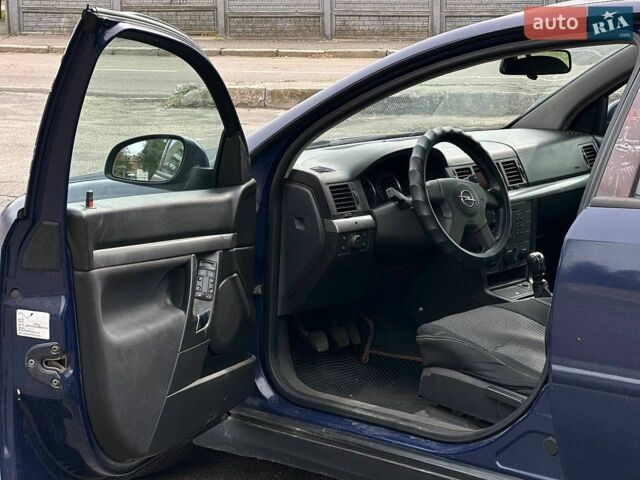 Синій Опель Вектра, об'ємом двигуна 2 л та пробігом 295 тис. км за 2300 $, фото 4 на Automoto.ua