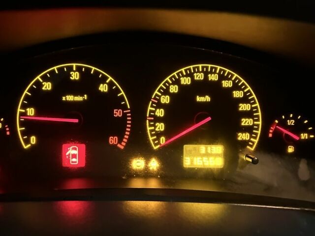 Синий Опель Вектра, объемом двигателя 2.2 л и пробегом 316 тыс. км за 4200 $, фото 10 на Automoto.ua