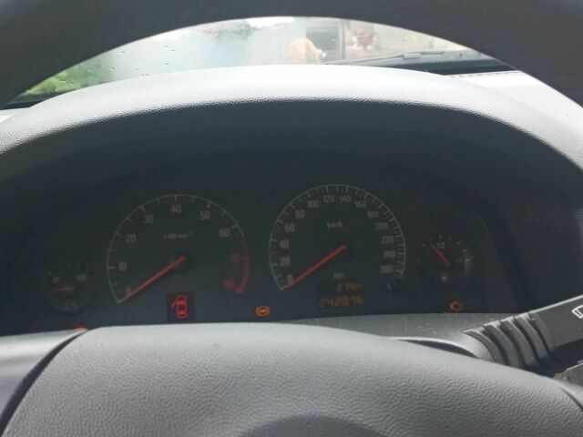 Синий Опель Вектра, объемом двигателя 1.8 л и пробегом 300 тыс. км за 4000 $, фото 4 на Automoto.ua