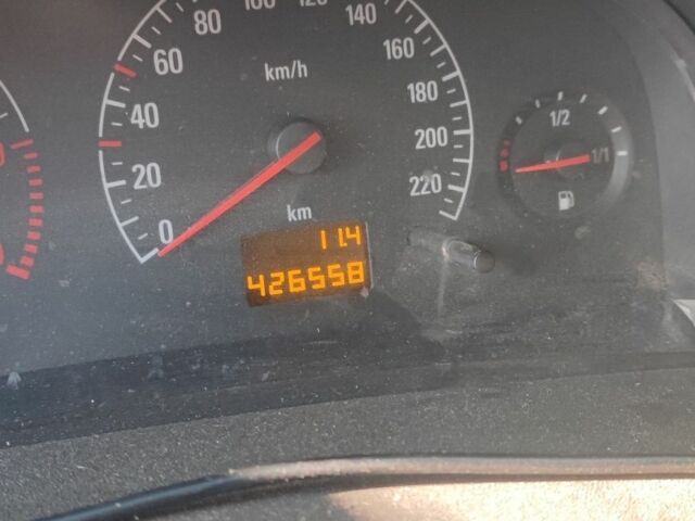 Синий Опель Вектра, объемом двигателя 2 л и пробегом 500 тыс. км за 3500 $, фото 3 на Automoto.ua