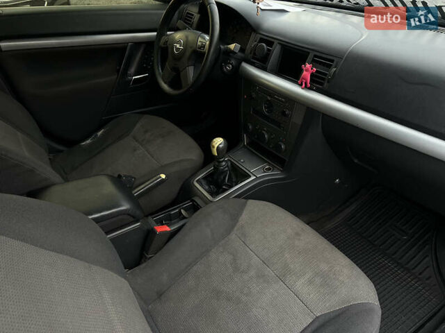 Синій Опель Вектра, об'ємом двигуна 2 л та пробігом 350 тис. км за 2550 $, фото 7 на Automoto.ua