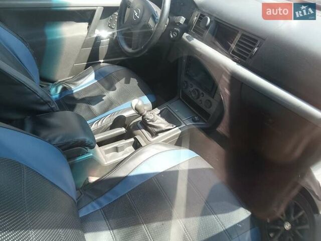 Синій Опель Вектра, об'ємом двигуна 2 л та пробігом 430 тис. км за 3550 $, фото 3 на Automoto.ua