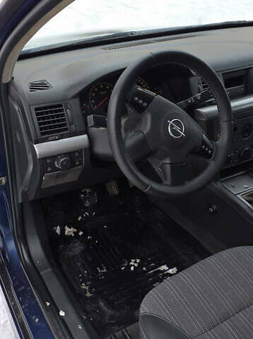 Синий Опель Вектра, объемом двигателя 1.8 л и пробегом 333 тыс. км за 3850 $, фото 2 на Automoto.ua