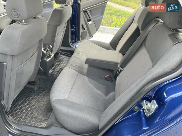 Синій Опель Вектра, об'ємом двигуна 1.8 л та пробігом 258 тис. км за 5200 $, фото 17 на Automoto.ua