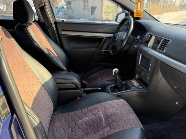 Синий Опель Вектра, объемом двигателя 1.8 л и пробегом 302 тыс. км за 3500 $, фото 6 на Automoto.ua