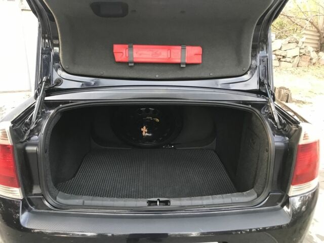 Синий Опель Вектра, объемом двигателя 2.2 л и пробегом 260 тыс. км за 5700 $, фото 4 на Automoto.ua