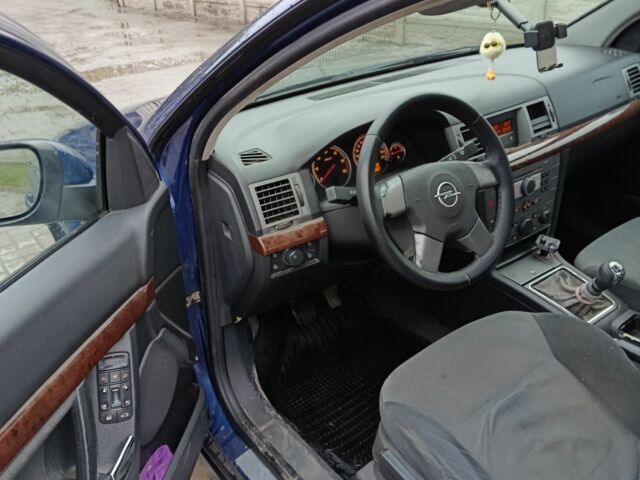 Синий Опель Вектра, объемом двигателя 2 л и пробегом 405 тыс. км за 2800 $, фото 5 на Automoto.ua