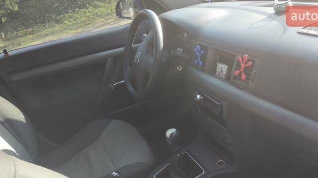 Синій Опель Вектра, об'ємом двигуна 1.6 л та пробігом 300 тис. км за 3000 $, фото 1 на Automoto.ua