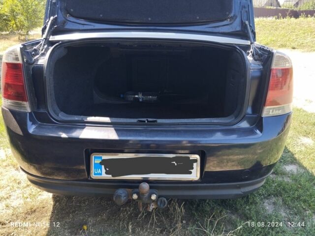 Синій Опель Вектра, об'ємом двигуна 1.8 л та пробігом 215 тис. км за 4400 $, фото 5 на Automoto.ua