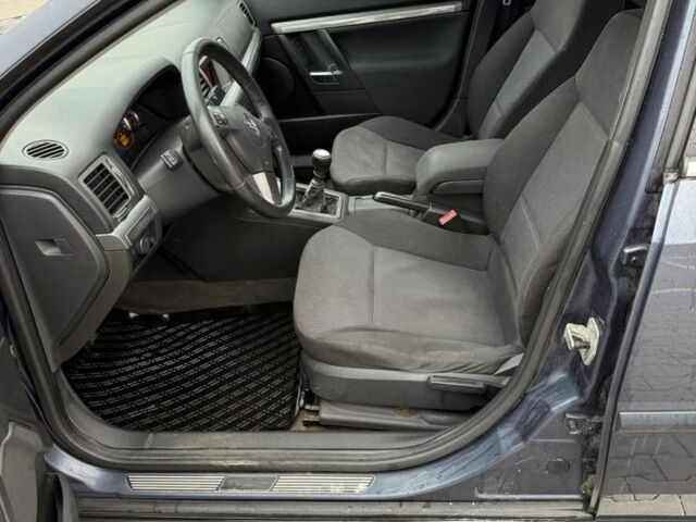 Синий Опель Вектра, объемом двигателя 1.9 л и пробегом 302 тыс. км за 2500 $, фото 6 на Automoto.ua