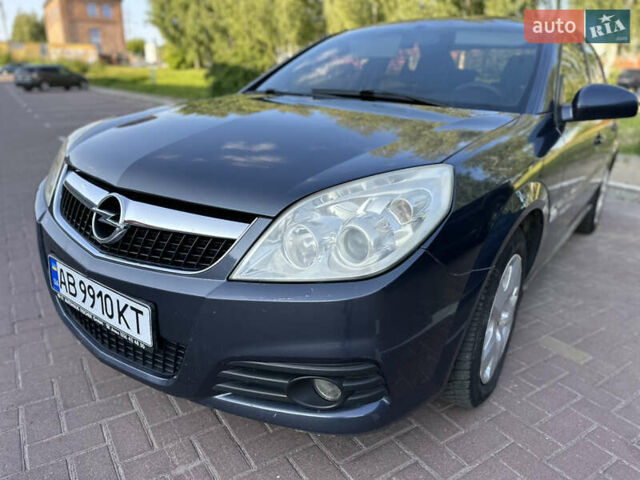 Синий Опель Вектра, объемом двигателя 1.6 л и пробегом 247 тыс. км за 3999 $, фото 3 на Automoto.ua