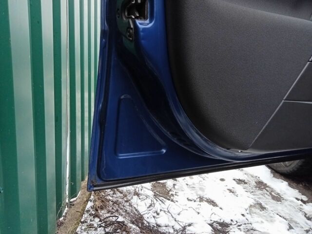 Синий Опель Вектра, объемом двигателя 1.8 л и пробегом 285 тыс. км за 4200 $, фото 8 на Automoto.ua