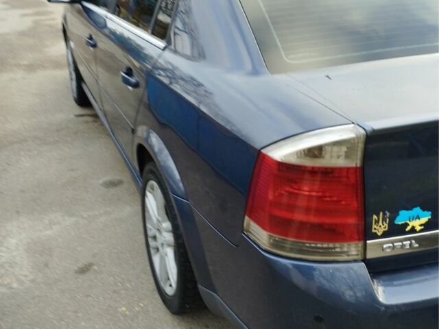 Синий Опель Вектра, объемом двигателя 1.8 л и пробегом 325 тыс. км за 3900 $, фото 15 на Automoto.ua