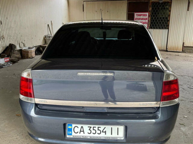 Синий Опель Вектра, объемом двигателя 1.8 л и пробегом 350 тыс. км за 5500 $, фото 1 на Automoto.ua