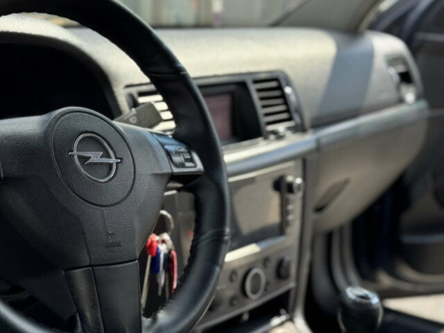 Синій Опель Вектра, об'ємом двигуна 2.79 л та пробігом 242 тис. км за 5700 $, фото 16 на Automoto.ua