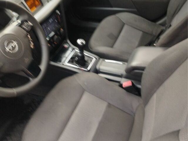 Синий Опель Вектра, объемом двигателя 1.8 л и пробегом 325 тыс. км за 3900 $, фото 8 на Automoto.ua