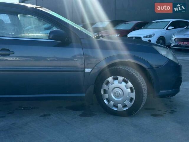 Синий Опель Вектра, объемом двигателя 1.8 л и пробегом 306 тыс. км за 5190 $, фото 4 на Automoto.ua