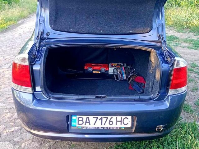 Синий Опель Вектра, объемом двигателя 1.6 л и пробегом 0 тыс. км за 4000 $, фото 7 на Automoto.ua