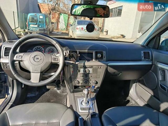 Синий Опель Вектра, объемом двигателя 1.8 л и пробегом 247 тыс. км за 3999 $, фото 8 на Automoto.ua
