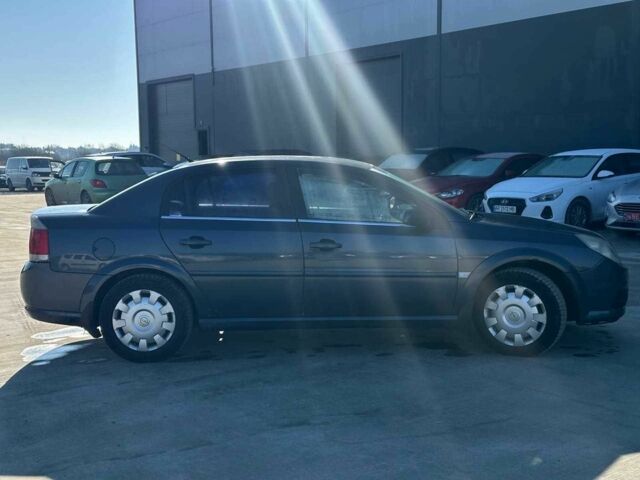 Синий Опель Вектра, объемом двигателя 1.8 л и пробегом 306 тыс. км за 5190 $, фото 4 на Automoto.ua