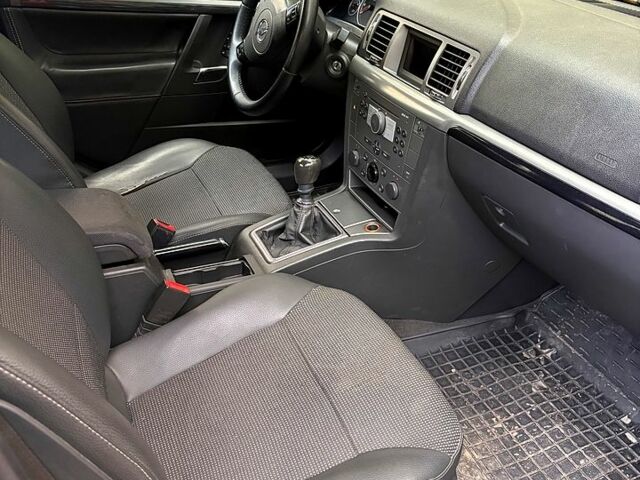 Синий Опель Вектра, объемом двигателя 2 л и пробегом 227 тыс. км за 4600 $, фото 3 на Automoto.ua