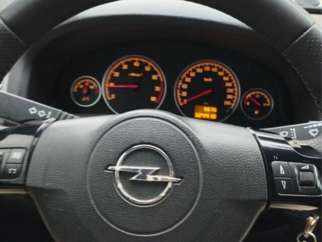 Синий Опель Вектра, объемом двигателя 1.8 л и пробегом 325 тыс. км за 3900 $, фото 4 на Automoto.ua