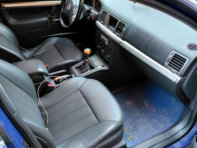 Синий Опель Вектра, объемом двигателя 1.9 л и пробегом 330 тыс. км за 5500 $, фото 2 на Automoto.ua