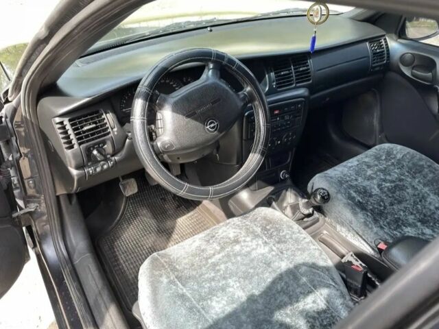 Синій Опель Вектра, об'ємом двигуна 1.6 л та пробігом 288 тис. км за 1147 $, фото 3 на Automoto.ua