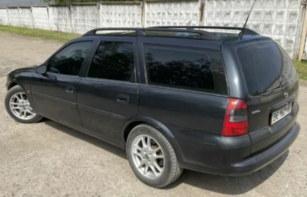 Синій Опель Вектра, об'ємом двигуна 1.6 л та пробігом 288 тис. км за 1147 $, фото 2 на Automoto.ua