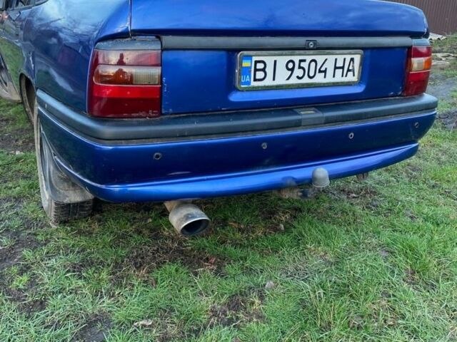 Синий Опель Вектра, объемом двигателя 1.6 л и пробегом 350 тыс. км за 1400 $, фото 4 на Automoto.ua