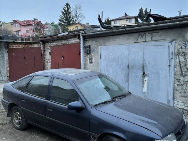 Синий Опель Вектра, объемом двигателя 1.6 л и пробегом 278 тыс. км за 999 $, фото 1 на Automoto.ua