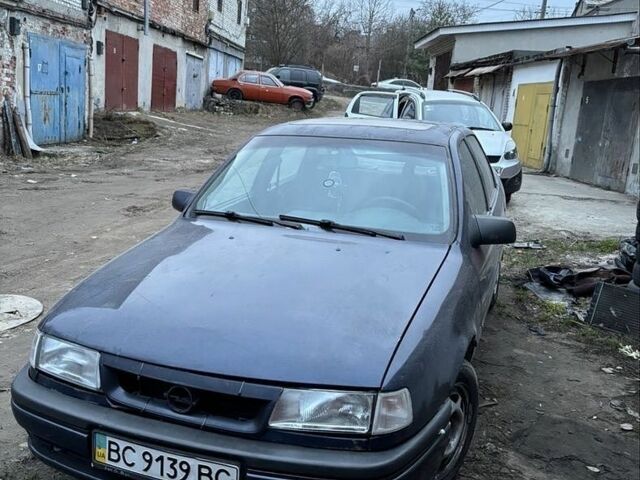 Синий Опель Вектра, объемом двигателя 1.6 л и пробегом 278 тыс. км за 999 $, фото 4 на Automoto.ua