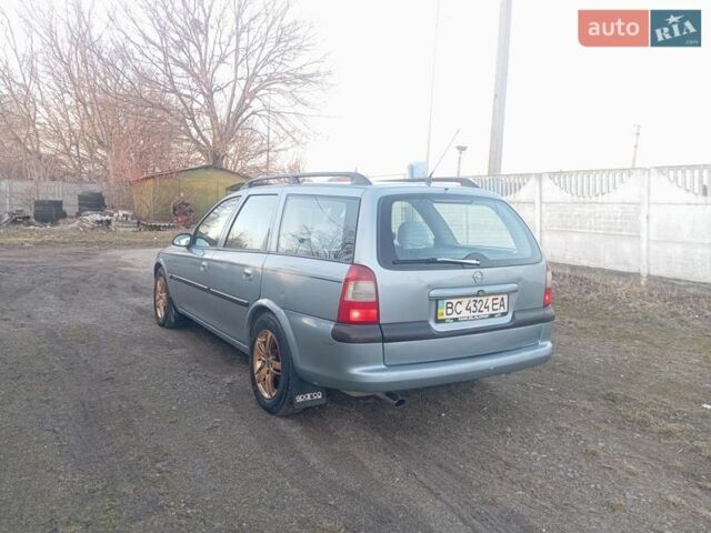 Синий Опель Вектра, объемом двигателя 1.8 л и пробегом 329 тыс. км за 1650 $, фото 4 на Automoto.ua