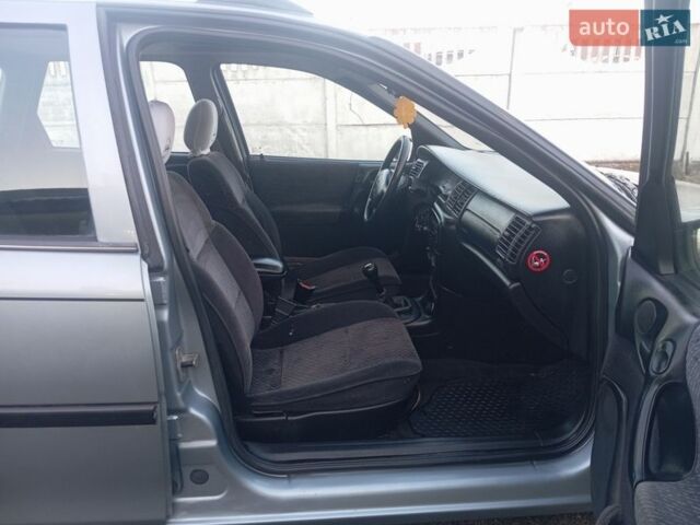 Синий Опель Вектра, объемом двигателя 1.8 л и пробегом 329 тыс. км за 1600 $, фото 9 на Automoto.ua