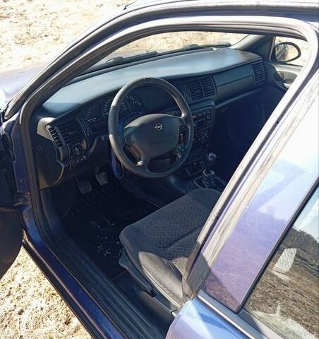 Синий Опель Вектра, объемом двигателя 1.6 л и пробегом 275 тыс. км за 1500 $, фото 8 на Automoto.ua