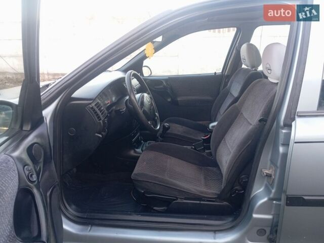 Синий Опель Вектра, объемом двигателя 1.8 л и пробегом 329 тыс. км за 1650 $, фото 6 на Automoto.ua