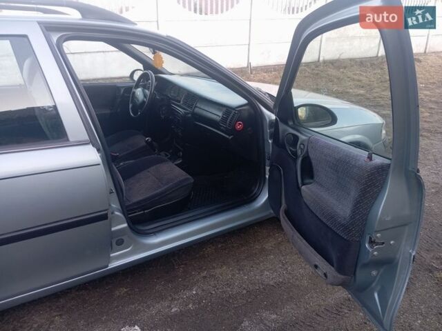 Синий Опель Вектра, объемом двигателя 1.8 л и пробегом 329 тыс. км за 1600 $, фото 8 на Automoto.ua