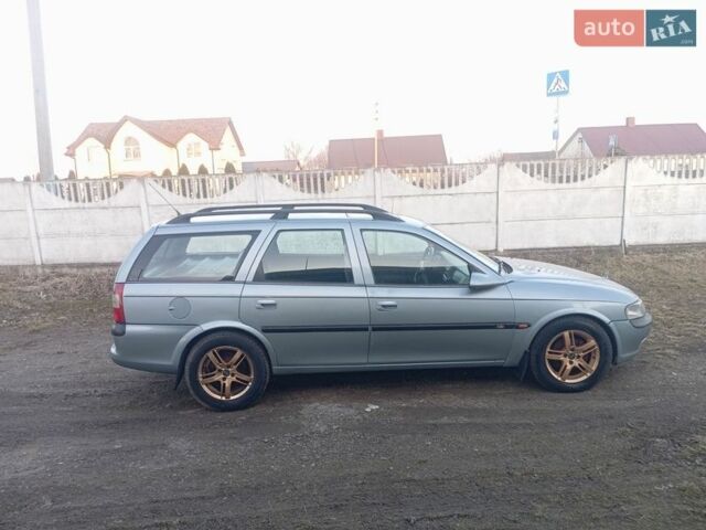 Синий Опель Вектра, объемом двигателя 1.8 л и пробегом 329 тыс. км за 1600 $, фото 7 на Automoto.ua