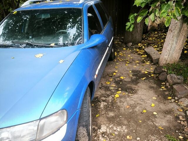 Синий Опель Вектра, объемом двигателя 1.8 л и пробегом 230 тыс. км за 1350 $, фото 2 на Automoto.ua