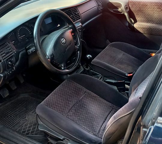 Синий Опель Вектра, объемом двигателя 2 л и пробегом 0 тыс. км за 2000 $, фото 2 на Automoto.ua