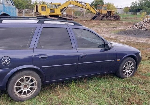 Синий Опель Вектра, объемом двигателя 2 л и пробегом 330 тыс. км за 2500 $, фото 2 на Automoto.ua
