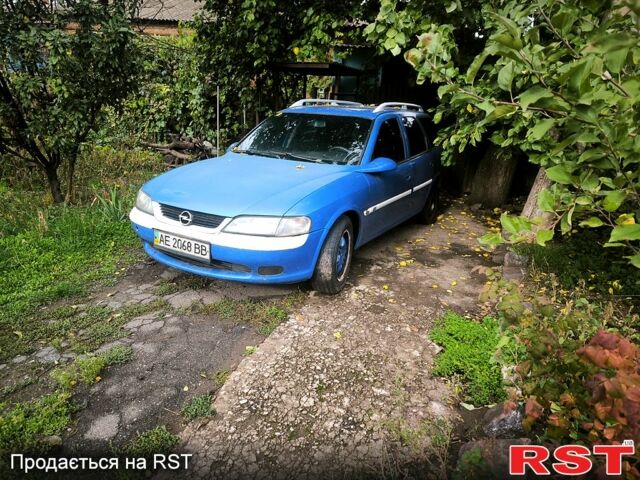 Синий Опель Вектра, объемом двигателя 1.8 л и пробегом 230 тыс. км за 1350 $, фото 1 на Automoto.ua