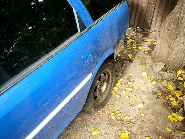 Синий Опель Вектра, объемом двигателя 1.8 л и пробегом 230 тыс. км за 1350 $, фото 6 на Automoto.ua