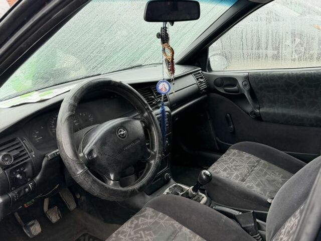 Синий Опель Вектра, объемом двигателя 1.6 л и пробегом 240 тыс. км за 1999 $, фото 6 на Automoto.ua