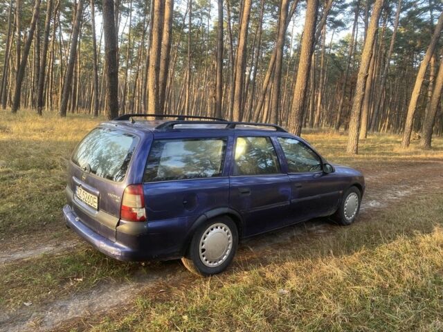 Синий Опель Вектра, объемом двигателя 1.6 л и пробегом 300 тыс. км за 1100 $, фото 3 на Automoto.ua